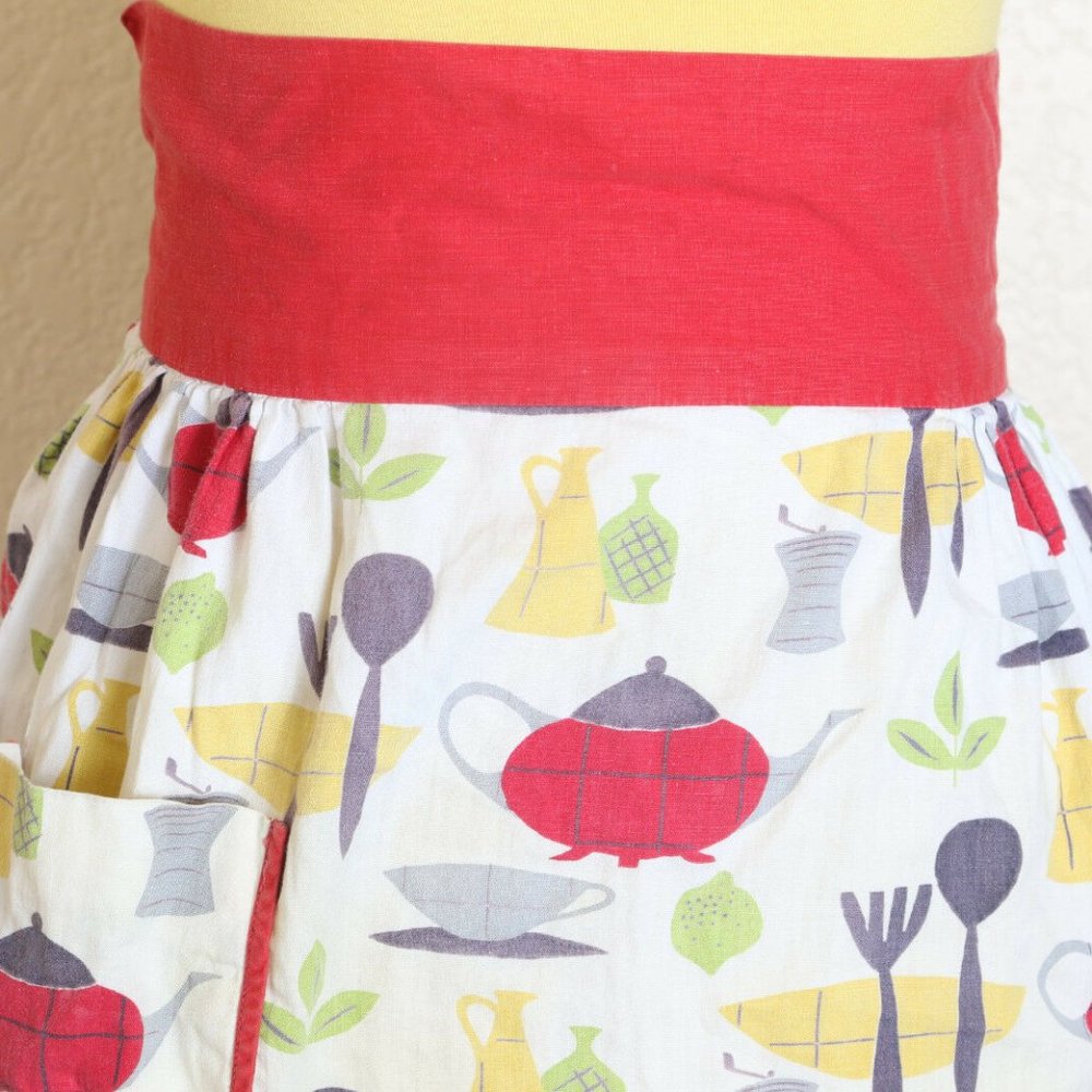Half Apron Vintage Kitchen Print Red Yellow Green - Picture 2 of 6